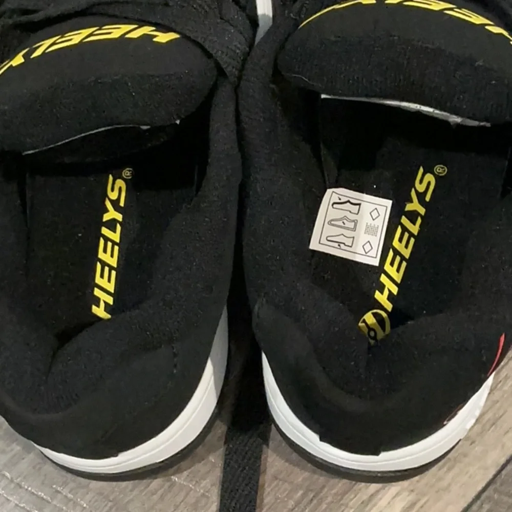 Heelys new authentic